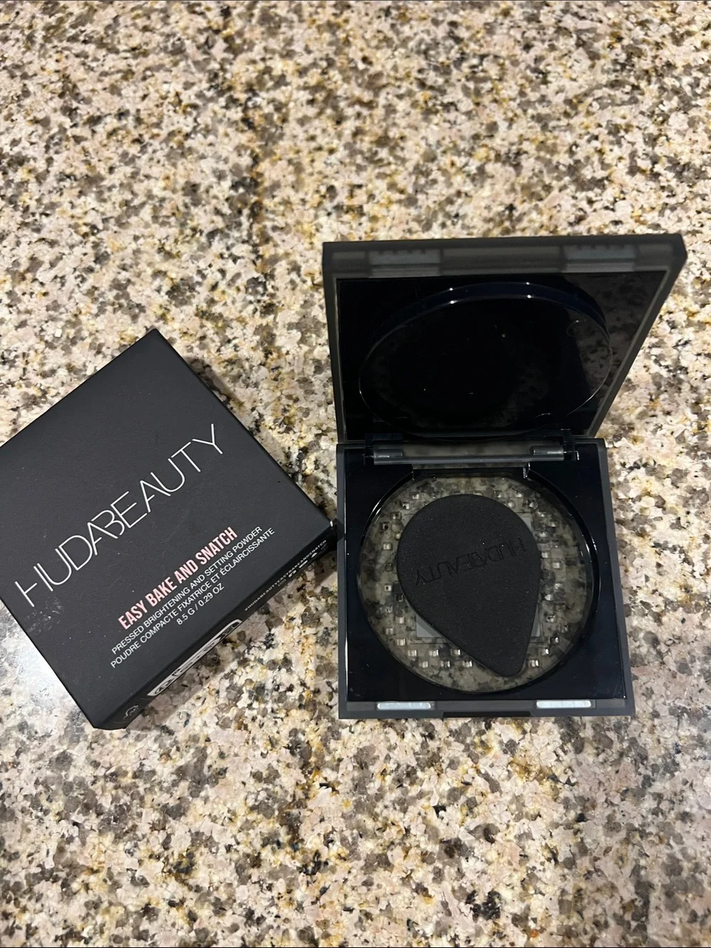 HUDA BEAUTY Easy Bake Pressed Setting Powder - Pale Pink